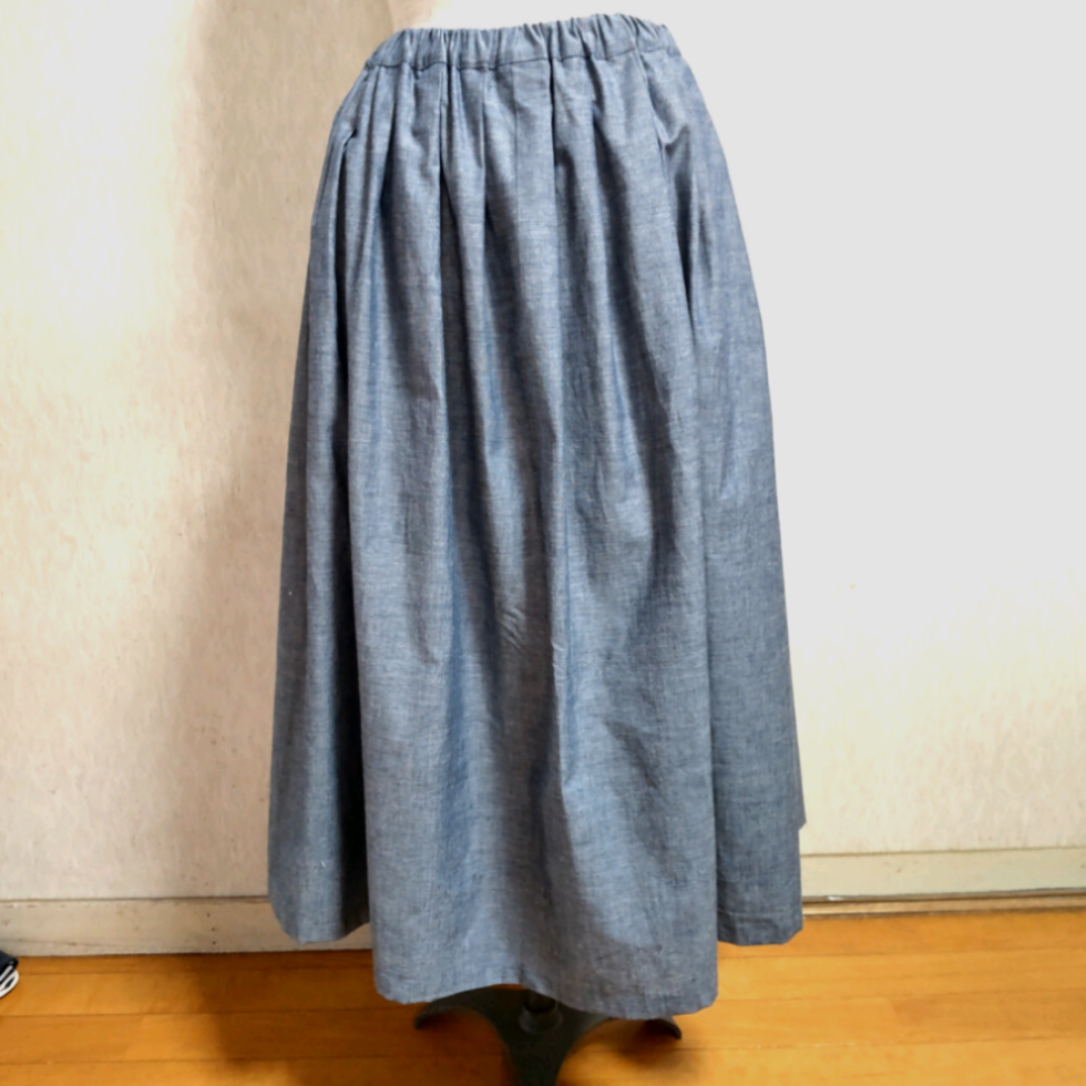 コットンスカート タックスカート　ダンガリースカート　(裏地付き)　ロングスカート  綿　ネイビー　青  フリー