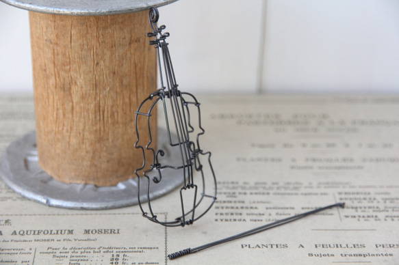 ワイヤーのバイオリン 立体・オブジェ SUKIMA 通販 4617851｜Creema
