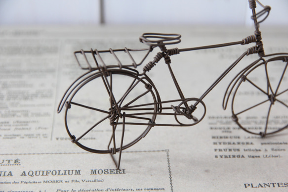 アンティークなワイヤーの自転車 5枚目の画像