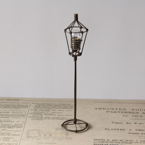 アンティークな豆電球の街灯 その他インテリア雑貨 SUKIMA 通販