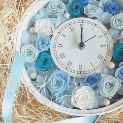 再販3ターコイズブルー ウェディング祝い結婚式にも♡バラとアジサイ花時計 プリザーブドフラワー 2枚目の画像