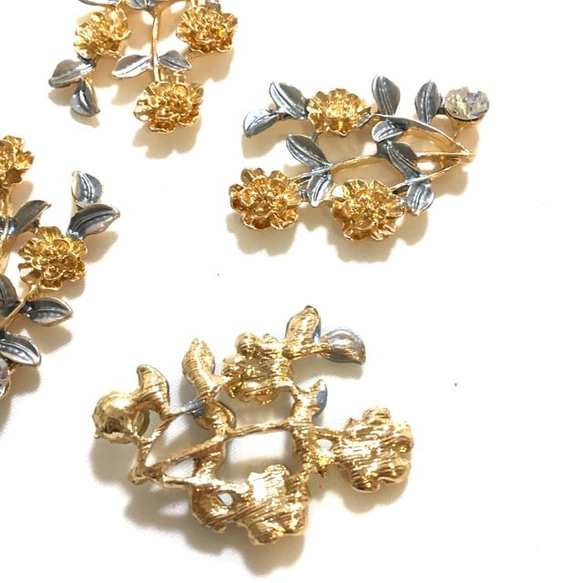 IMPORT 4P GOLD FLOWER CHARM 3枚目の画像