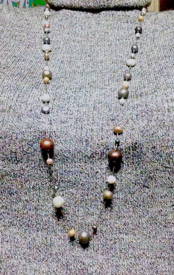 本真珠の秋冬カラーロングネックレス☆ゴールド&シルバー&タヒチ 2枚目の画像