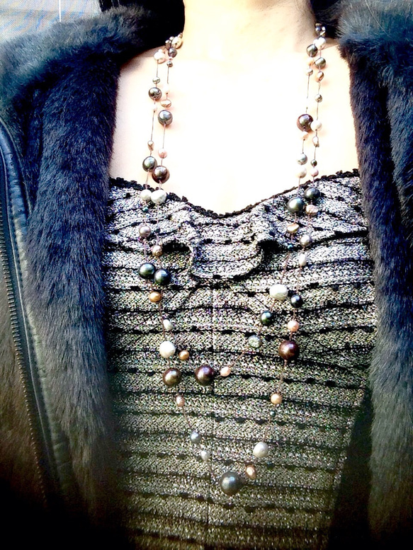 本真珠の秋冬カラーロングネックレス☆ゴールド&シルバー&タヒチ 6枚目の画像