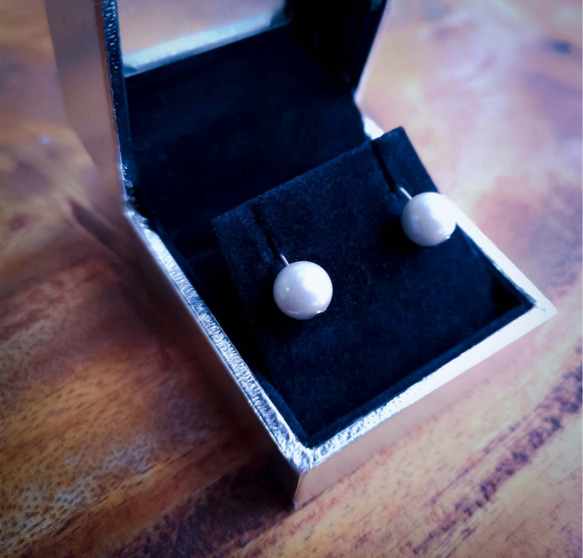 耳元に本真珠の輝き☆銀のひと粒パールピアス 8ミリ珠 淡水真珠 3枚目の画像