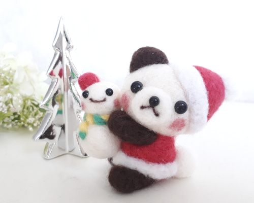 サンタパンダちゃんと雪だるまのクリスマス 羊毛フェルト 羊毛フェルト