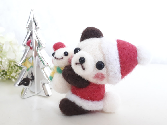 サンタパンダちゃんと雪だるまのクリスマス　羊毛フェルト 2枚目の画像