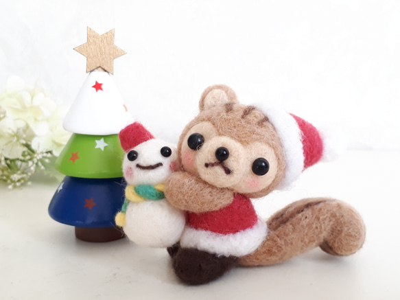 クリスマス作品☆サンタリスちゃんと雪だるまのクリスマス 　羊毛フェルト 1枚目の画像