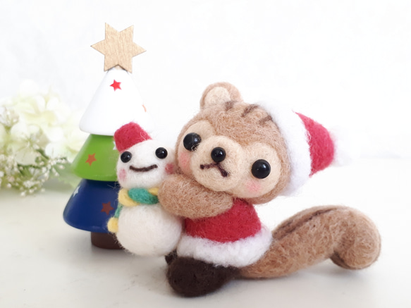 クリスマス作品☆サンタリスちゃんと雪だるまのクリスマス 　羊毛フェルト 2枚目の画像
