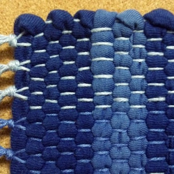 オーガニックコットンの草木染手織りランチョンマット 2枚目の画像
