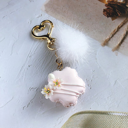 【出清特價】櫻花馬卡龍 仿真甜點吊飾 樹脂黏土 第1張的照片