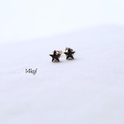《 選べる金具 》14kgf or シルバー925 小さな☆お星さまの一粒スワロクリスタル ブラック ピアス 4枚目の画像