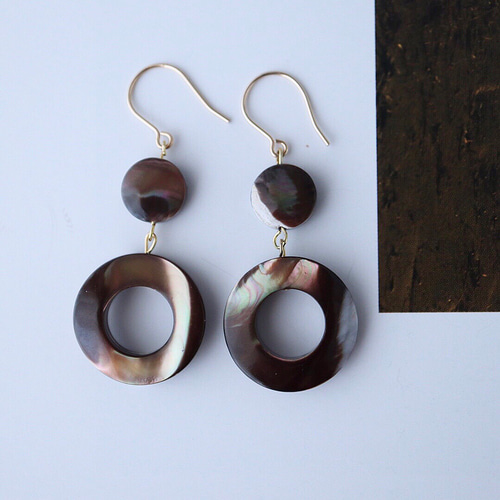 マザーオブパールサークルピアス