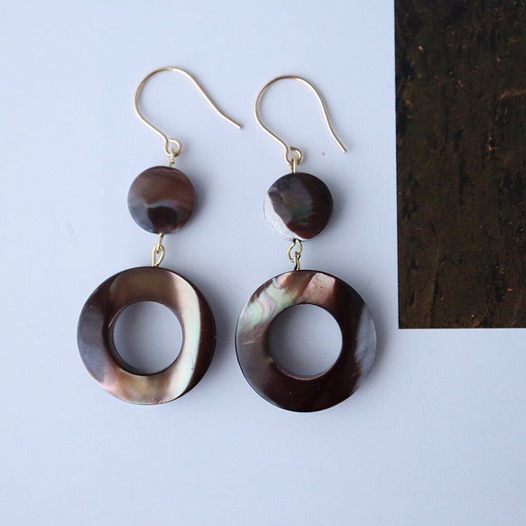 chocolateブラウン✶マザーオブパール サークルピアス・イヤリング 【選べる金具】サージカルステンレス 14kgf 1枚目の画像