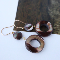 chocolateブラウン✶マザーオブパール サークルピアス・イヤリング 【選べる金具】サージカルステンレス 14kgf 2枚目の画像