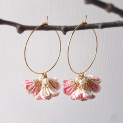 ポンポン桜が揺れるつまみ細工のピアス・イヤリング 着物 和装 プレゼント 3枚目の画像