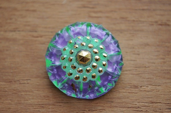 ビンテージ◆チェコ 緑×紫のガラスボタン【Anfisa gb-0010】 1枚目の画像