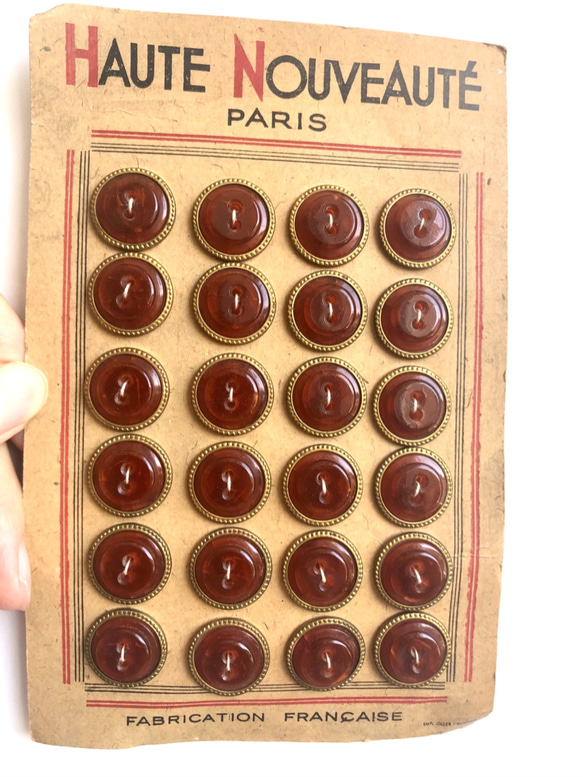 フランス蚤の市　ヴィンテージ50s ボタンシート赤ワイン色18mm 1枚目の画像