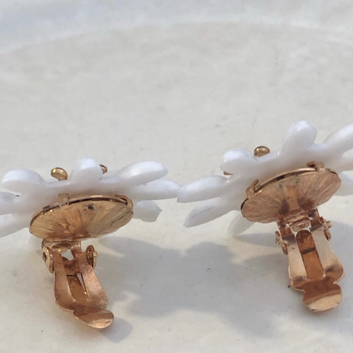 フランス蚤の市○50sヴィンテージ○イアリングお花モチーフ○白ピンク