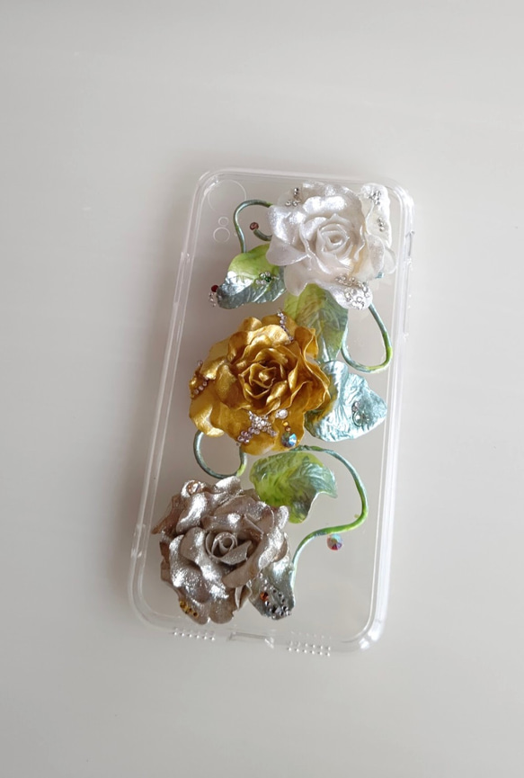 スワロフスキーで散りばめられた 薔薇の花 iphoneXRスマホケース 2枚目の画像