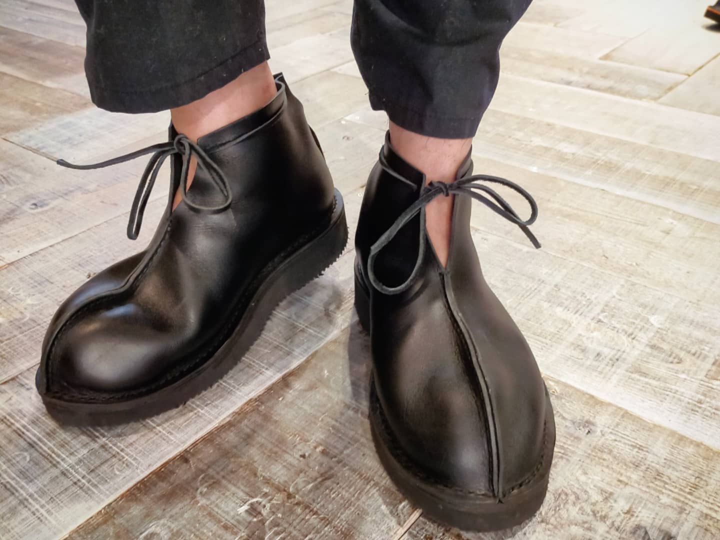 peanuts shoes (medium cut black)