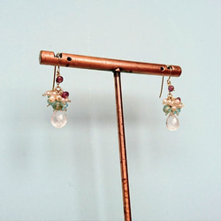 14Kgf！耳環允許的！愛玫瑰石英和嬰兒珍珠耳環 第4張的照片