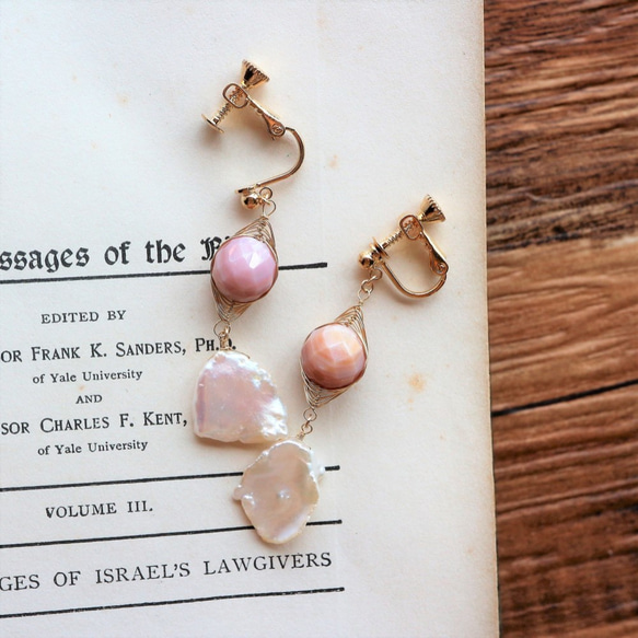 天然石* 14 Kgf！紫色貝殼和珍珠花瓣錢包耳環 第2張的照片
