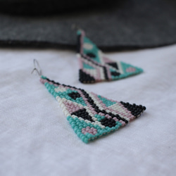 { Patch } Handwoven beaded earrings ・シードビーズピアス03 3枚目の画像