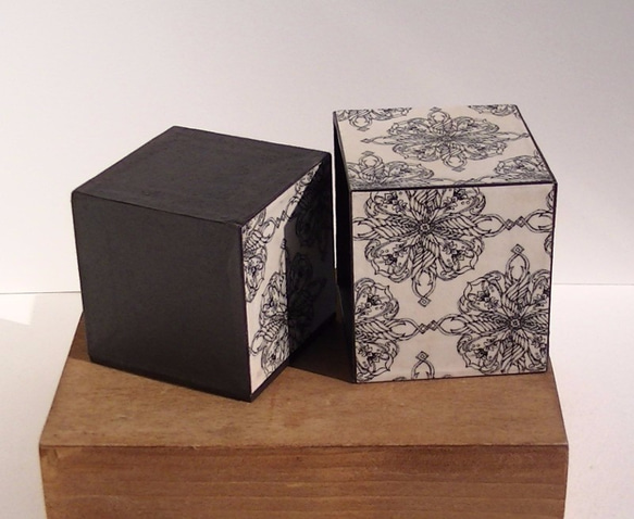 ＜紙の箱＞立方体からくり貯金箱アラベスク柄 4枚目の画像