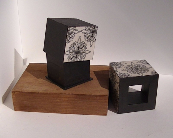 ＜紙の箱＞立方体からくり貯金箱アラベスク柄 6枚目の画像