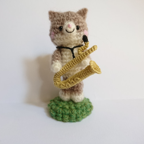 gさまオーダー作品 バリトンサックスを持った ねこのあみぐるみ