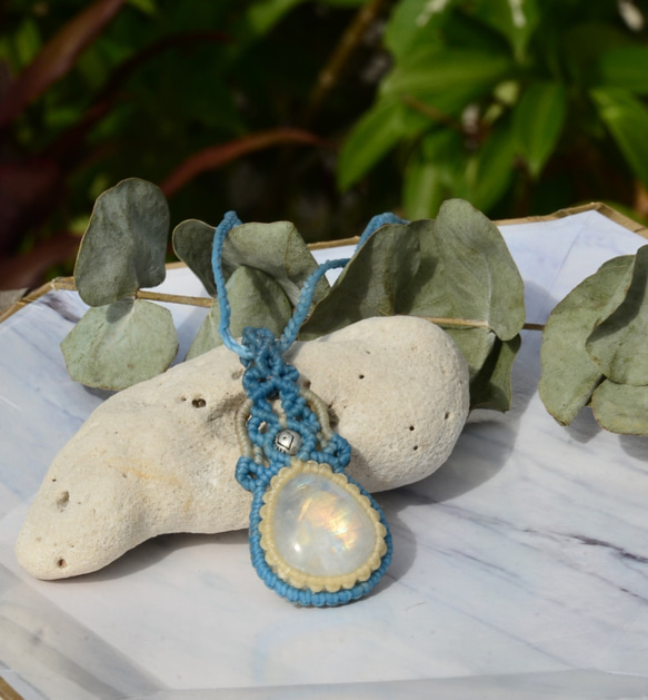 【客製化禮物】天然水晶月光石花邊編織項鍊 第3張的照片