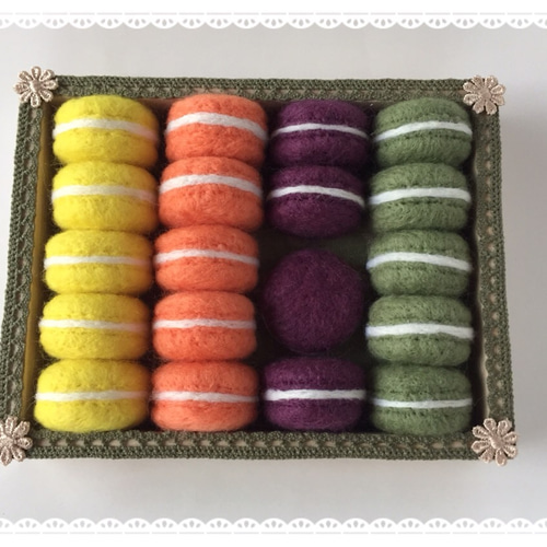 羊毛フェルトの木箱入りマカロン「ハロウィン」 その他インテリア雑貨