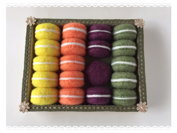 羊毛フェルトの木箱入りマカロン「ハロウィン」 その他インテリア雑貨