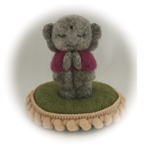 羊毛フェルトのお地蔵さん「台座付き」 羊毛フェルト もふもふFlower