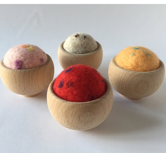 夏のピンクッション 羊毛フェルト ちくちく・・羊毛フェルトピン