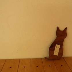 木質開關蓋貓咪感覺到木頭的好意 第1張的照片