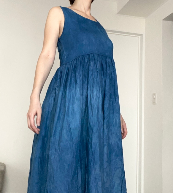 藍染め　青のドレス 2枚目の画像