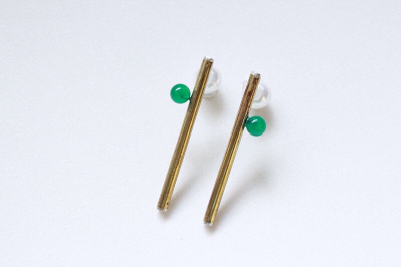 SALE グリーンめのうの棒ピアス/真鍮/azur