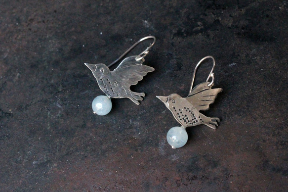 鳥とアクアマリンのピアス/silver/azur 2枚目の画像