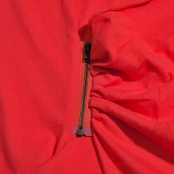 CROSS非対称裾コットントップ - ライト赤 9枚目の画像