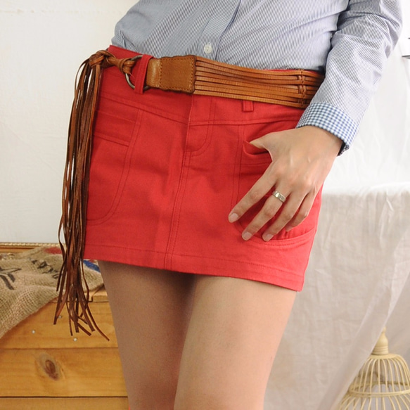 純色圓弧口袋單釦拉鍊合身短裙-紅色 第3張的照片