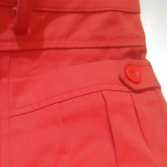 純色圓弧口袋單釦拉鍊合身短裙-紅色 第10張的照片
