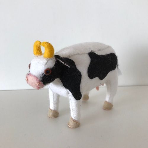 人気商品♪ リアルでキュート【牛】オブジェ ぬいぐるみ インテリア