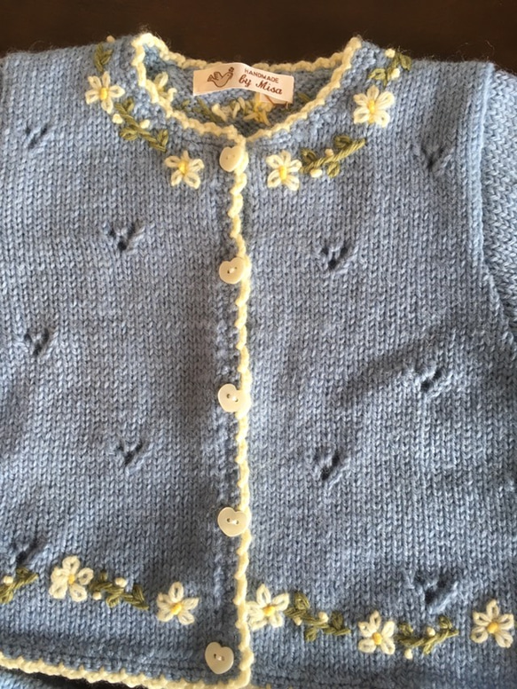 透かし編みと小花刺繍がかわいい手編みのツーピース（９０～１００）＊即納可＊ 4枚目の画像