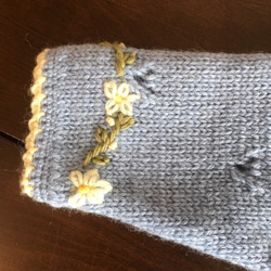 透かし編みと小花刺繍がかわいい手編みのツーピース（９０～１００）＊即納可＊ 6枚目の画像