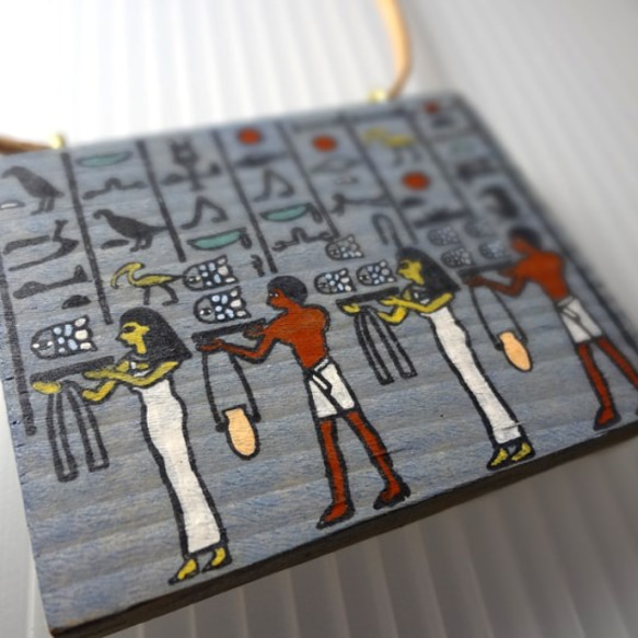 古代エジプト、ペクトラル風ペンダント「貢物」送料無料 2枚目の画像