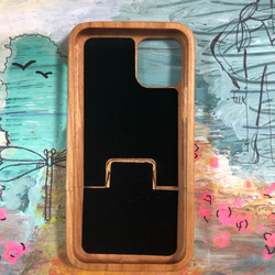 iPhone12シリーズケース【りんご＋名入れ可能】天然木製素材 ウッド 木製 彫刻　iPhoneケース 4枚目の画像
