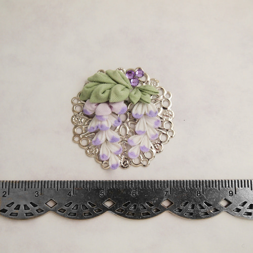 つまみ細工帯留め　薄紫　シルバー つまみ細工帯留め 薄紫 シルバー つまみ細工 和小物 帯留め | 笹乃堂