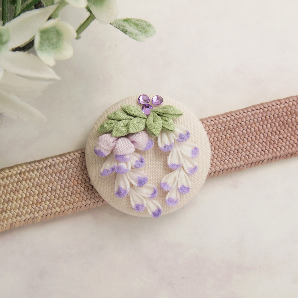 藤の花のくるみボタンの帯留め （ つまみ細工＊受注制作 ）